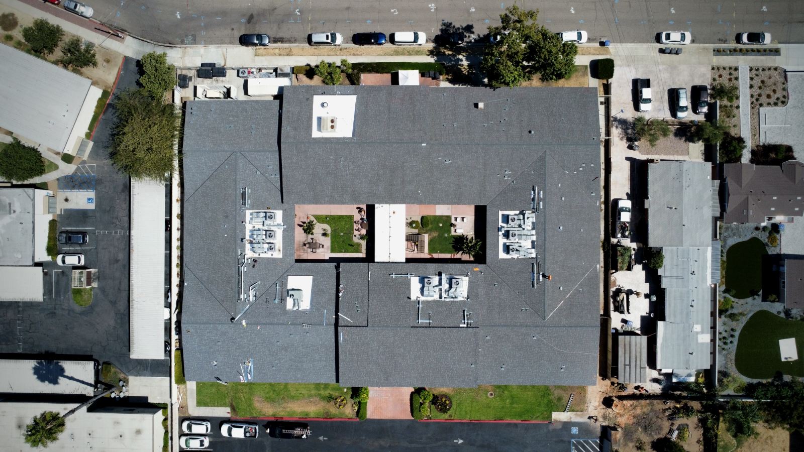 Vista aérea de re-techado de planta industrial en Tijuana